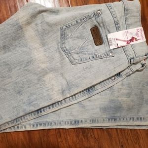 Wrangler Mae Jean's, Brand new!